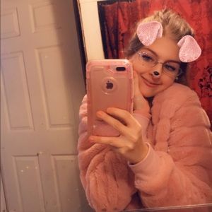 Meet your Posher, Courtney